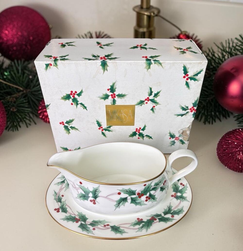 Mikasa Christmas Holly Ribbon Gravy Boat w Underplate Gold Trim Holiday